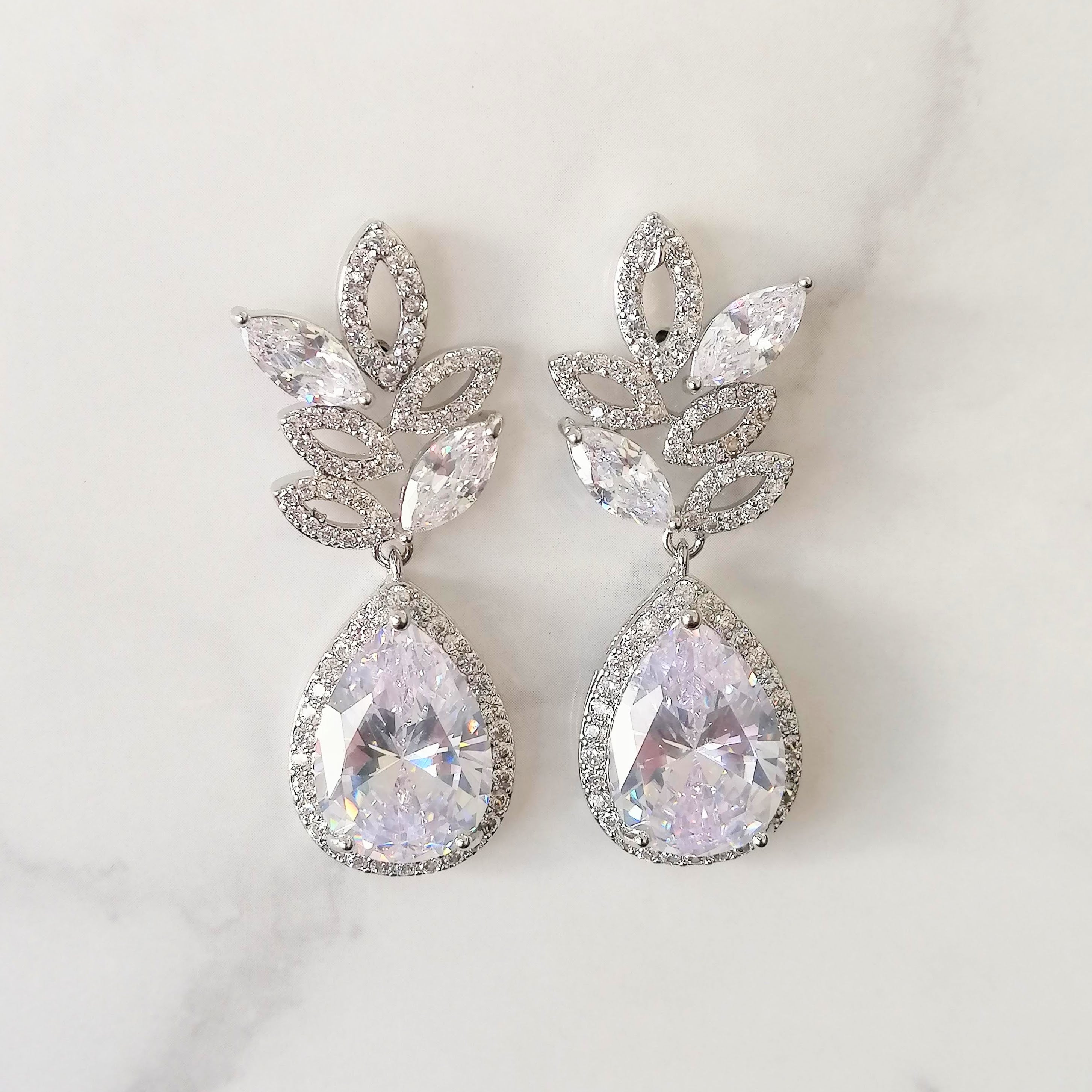 AP918 ARETES PLATEADOS GOTA C MARC Y HOJAS HUE
