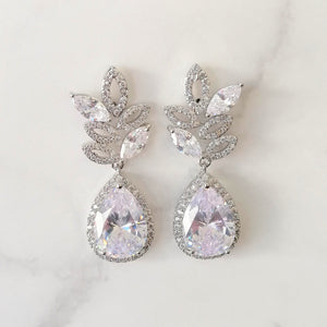 AP918 ARETES PLATEADOS GOTA C MARC Y HOJAS HUE