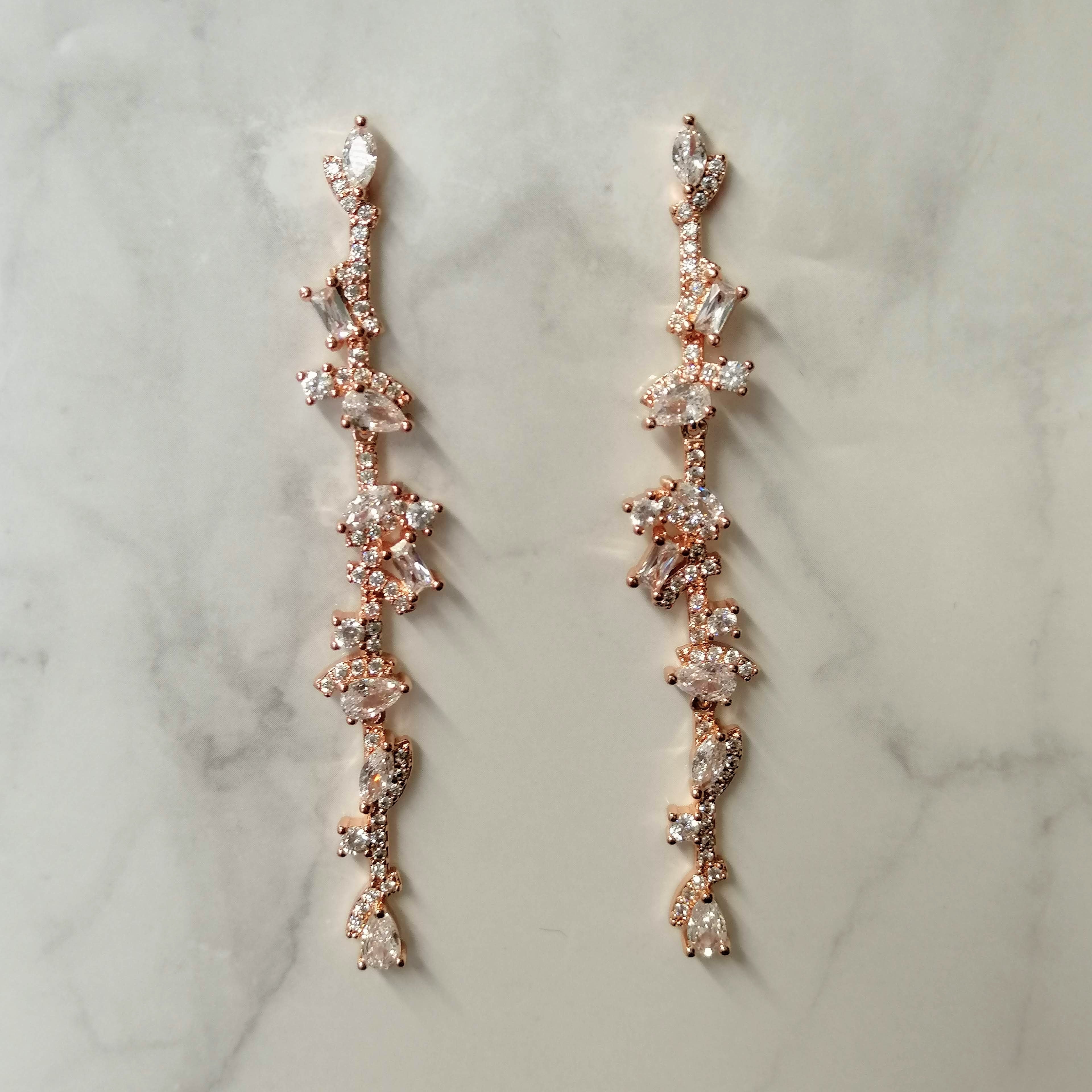 AR680 Aretes Oro Rosa Largos Delgados