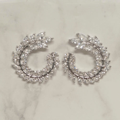 AP103 ARETES PLATA DE HOJITAS EN CÍRCULO