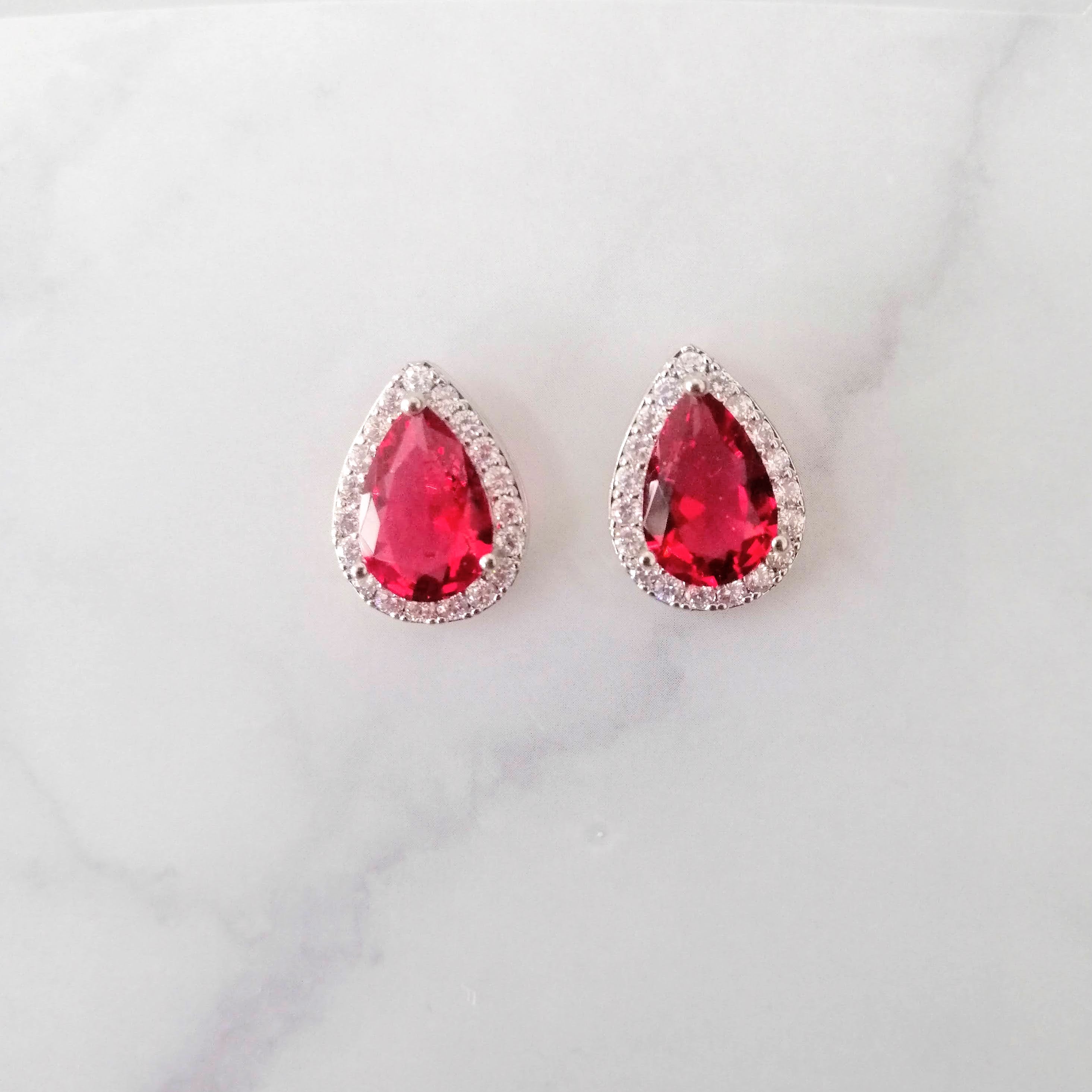 AP892 ARETES PLATEADO SOLO GOTA ROJA