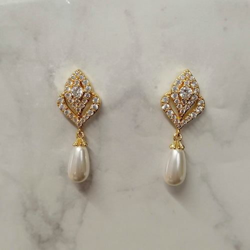 AD623 ARETES DORADOS PINZA Y PERLA CH