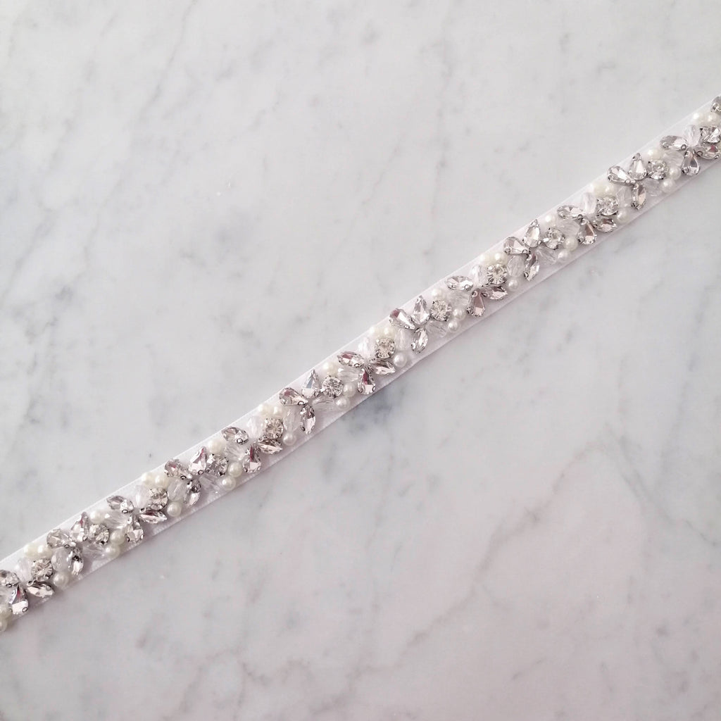 CPB361 CINTO PLATEADO BLANCO PERLA CON CRIST