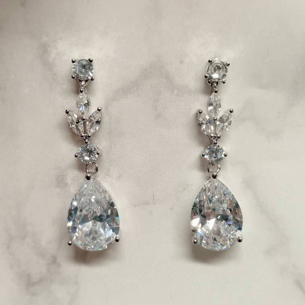 AP410 ARETES PLATA CON GOTA