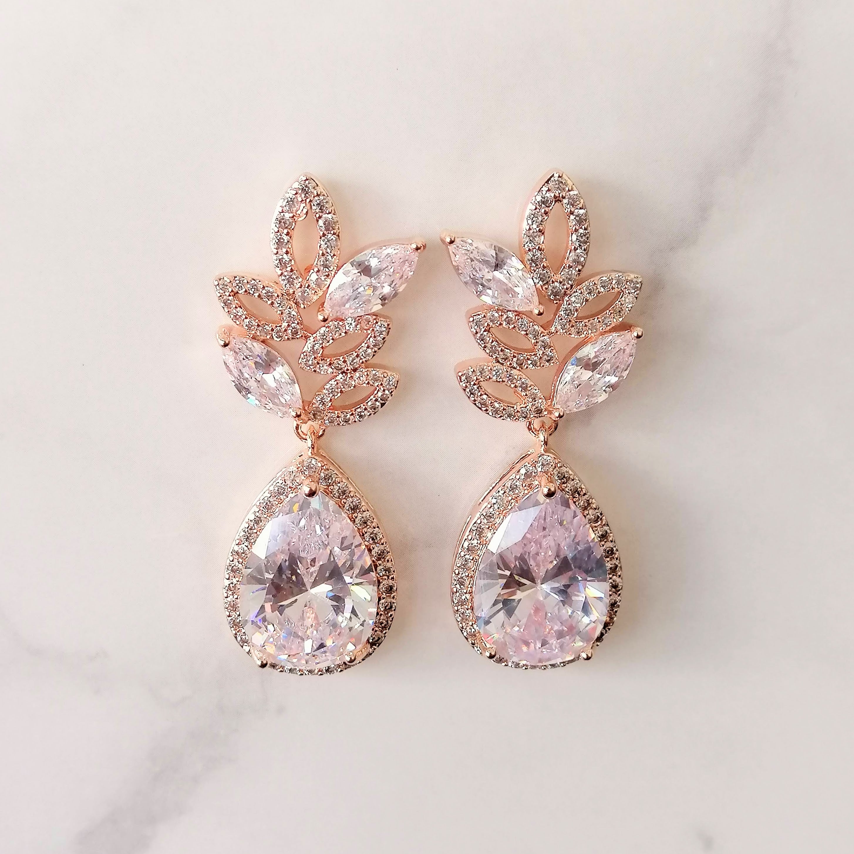 AR912 ARETES ROSAS GOTA C MARC Y HOJAS HUEC