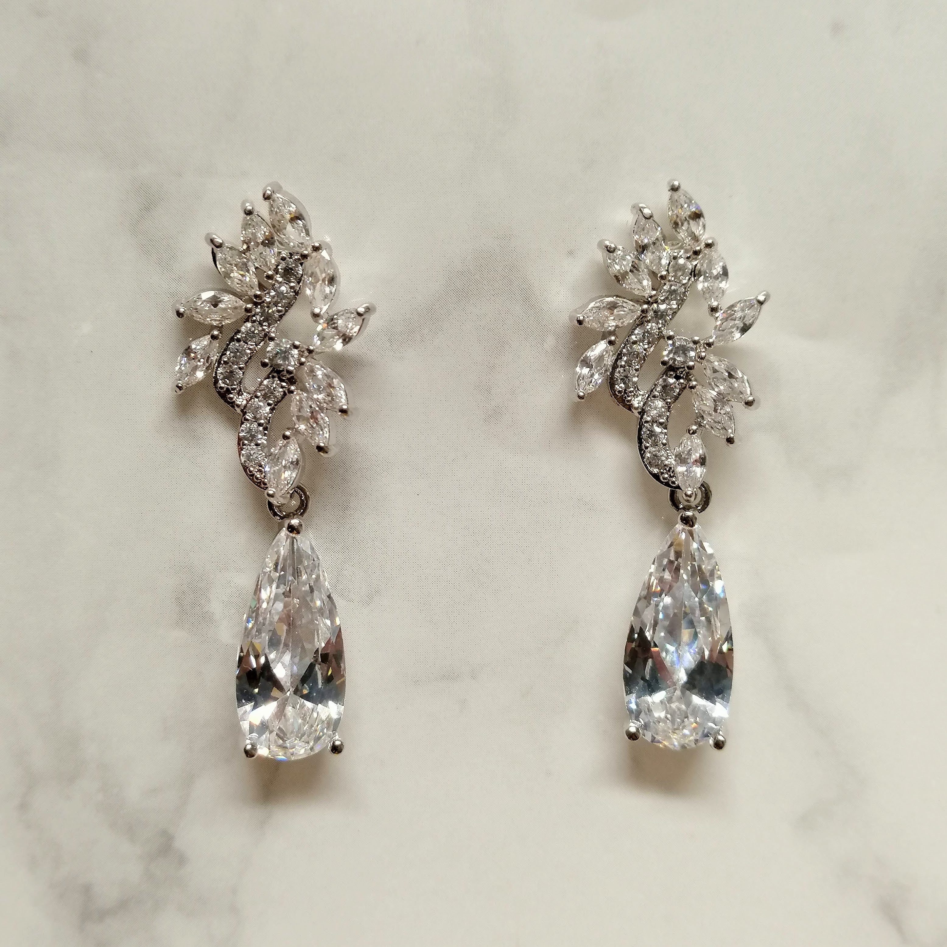 AP355 ARETES PLATA STUD CON GOTA LARGA