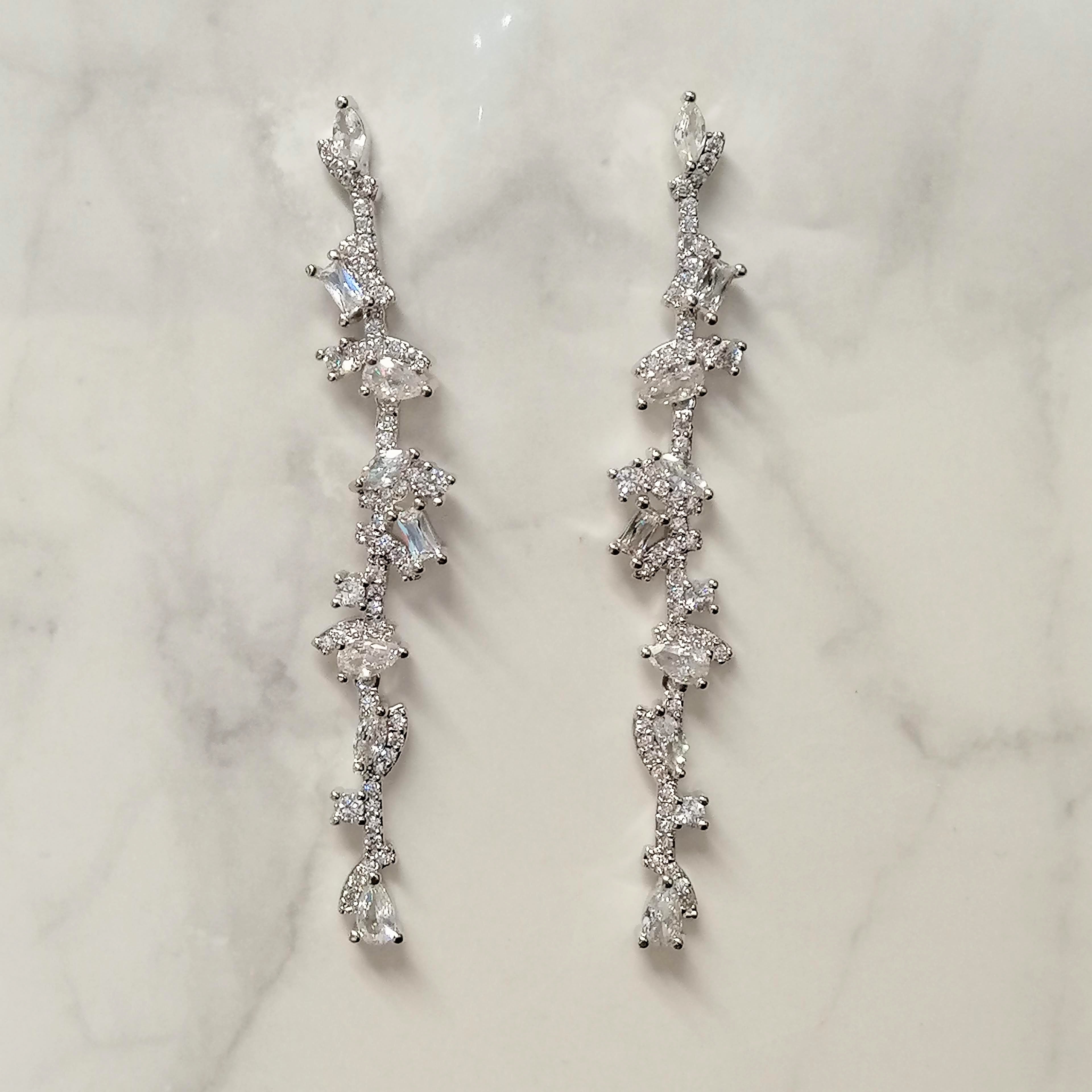 AP640 ARETES PLATA LARGOS DELGADOS