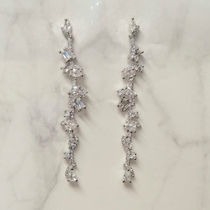 AP640 ARETES PLATA LARGOS DELGADOS