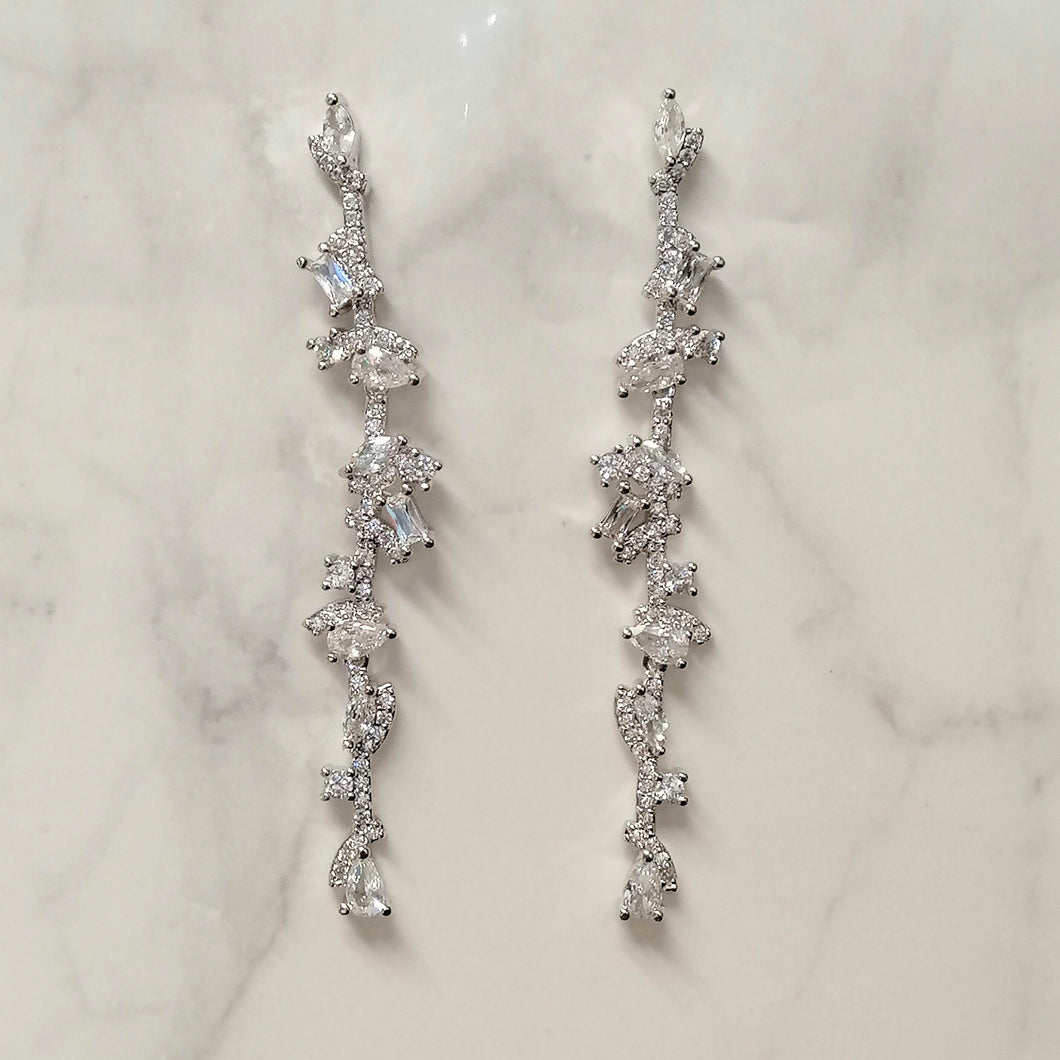 AP640 ARETES PLATA LARGOS DELGADOS