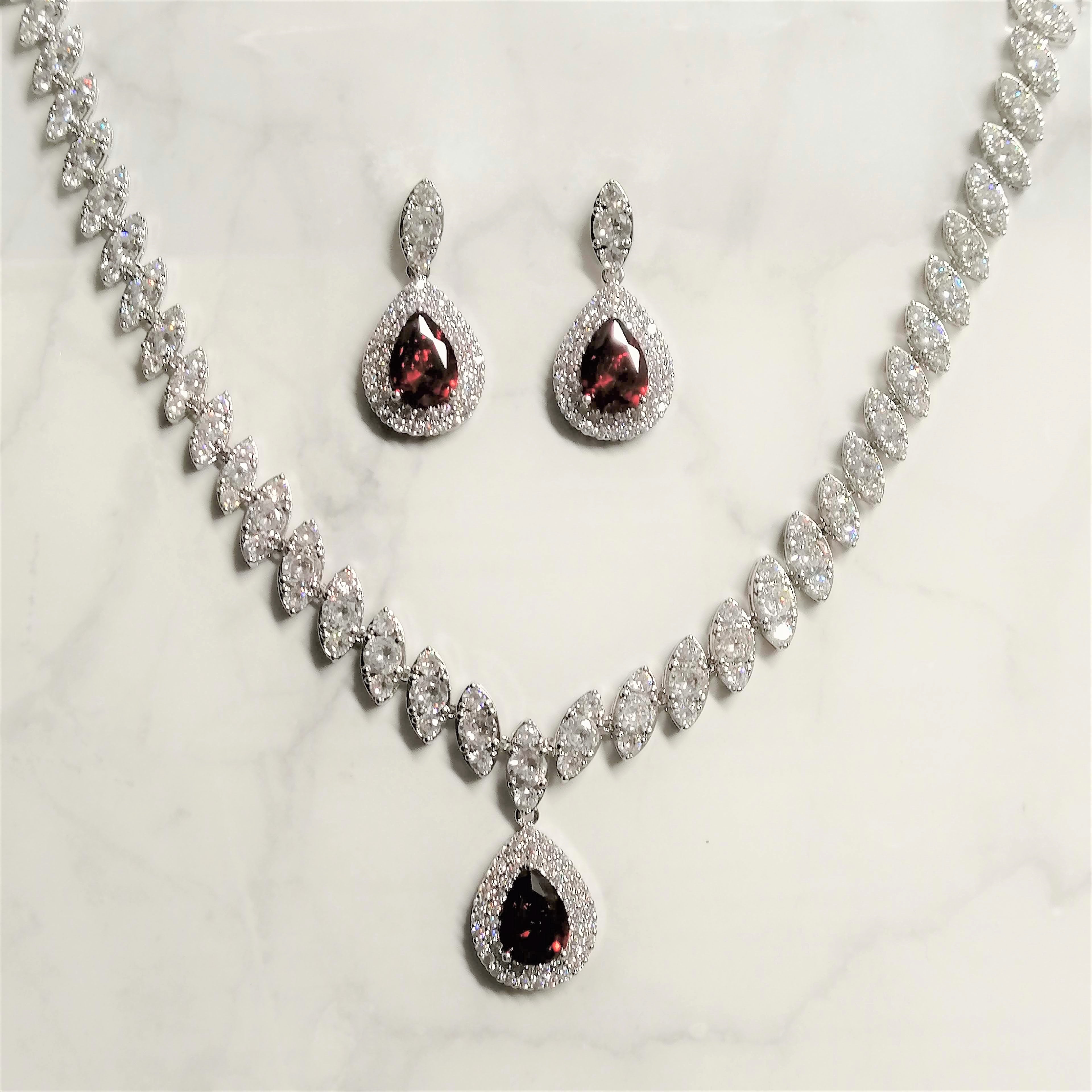 SP625 JUEGO PLATA CON GOTA ROJA
