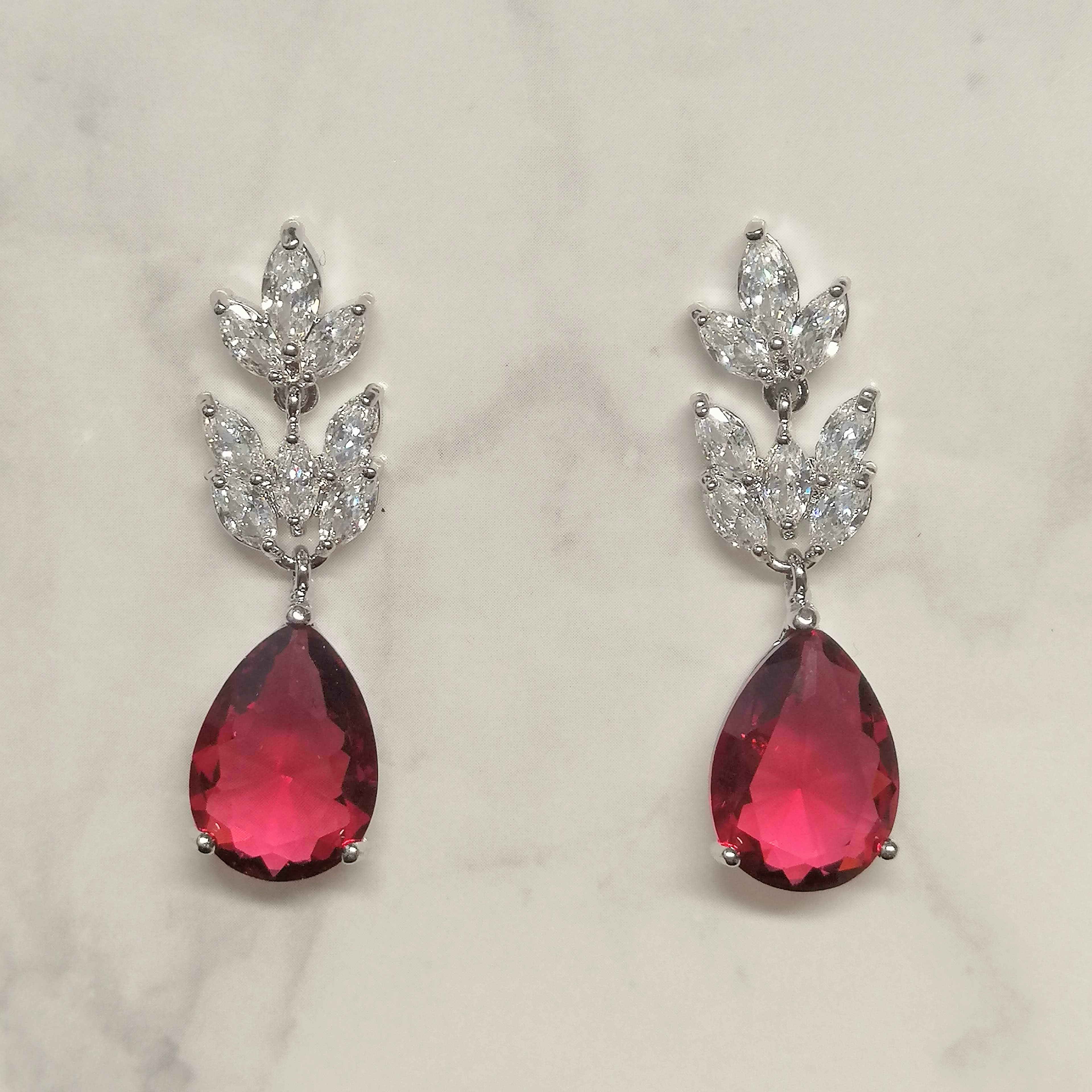 AP522 ARETES PLATA HOJITAS CON GOTA ROJA