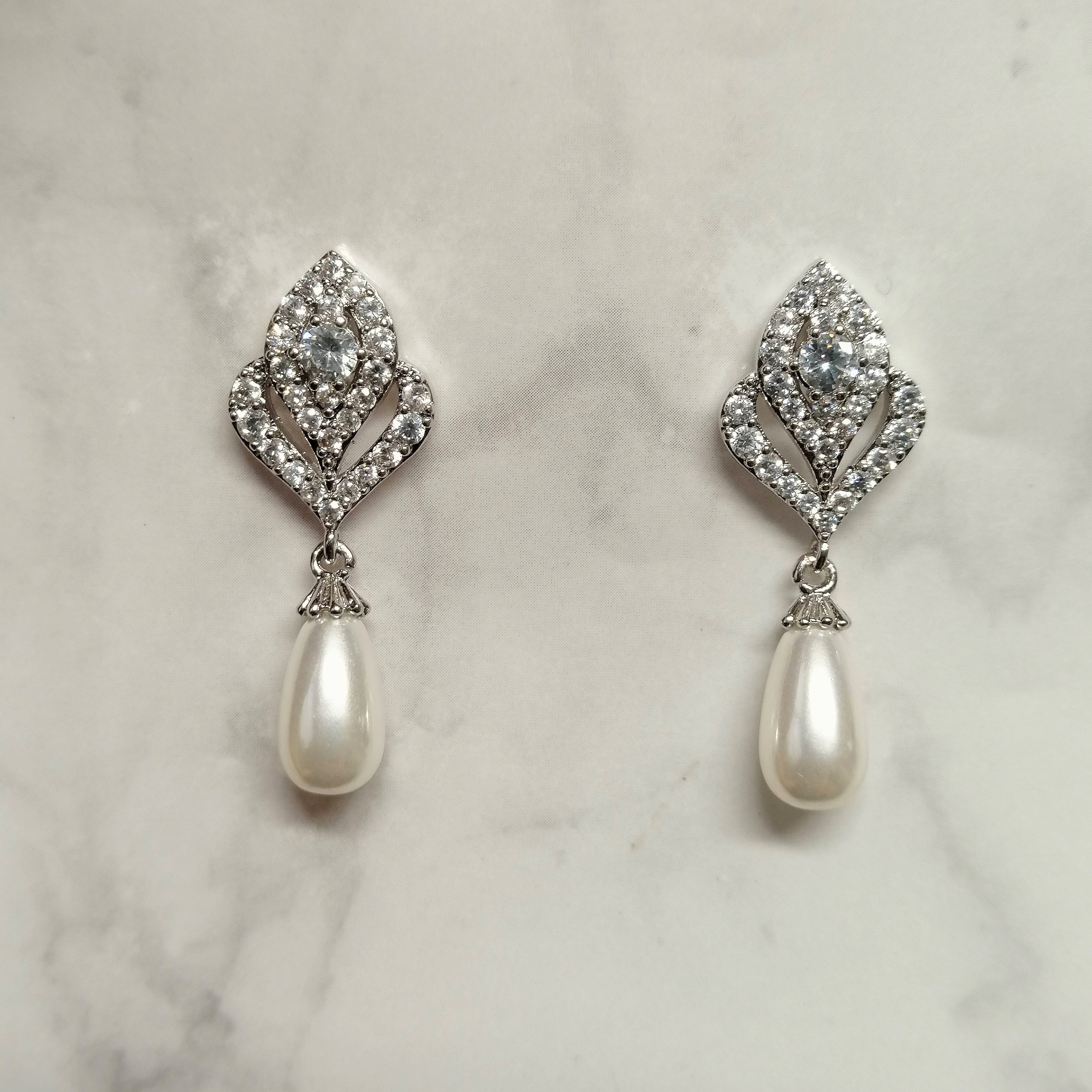 ARETES PLATA MARQ PINZA Y PERLA CH