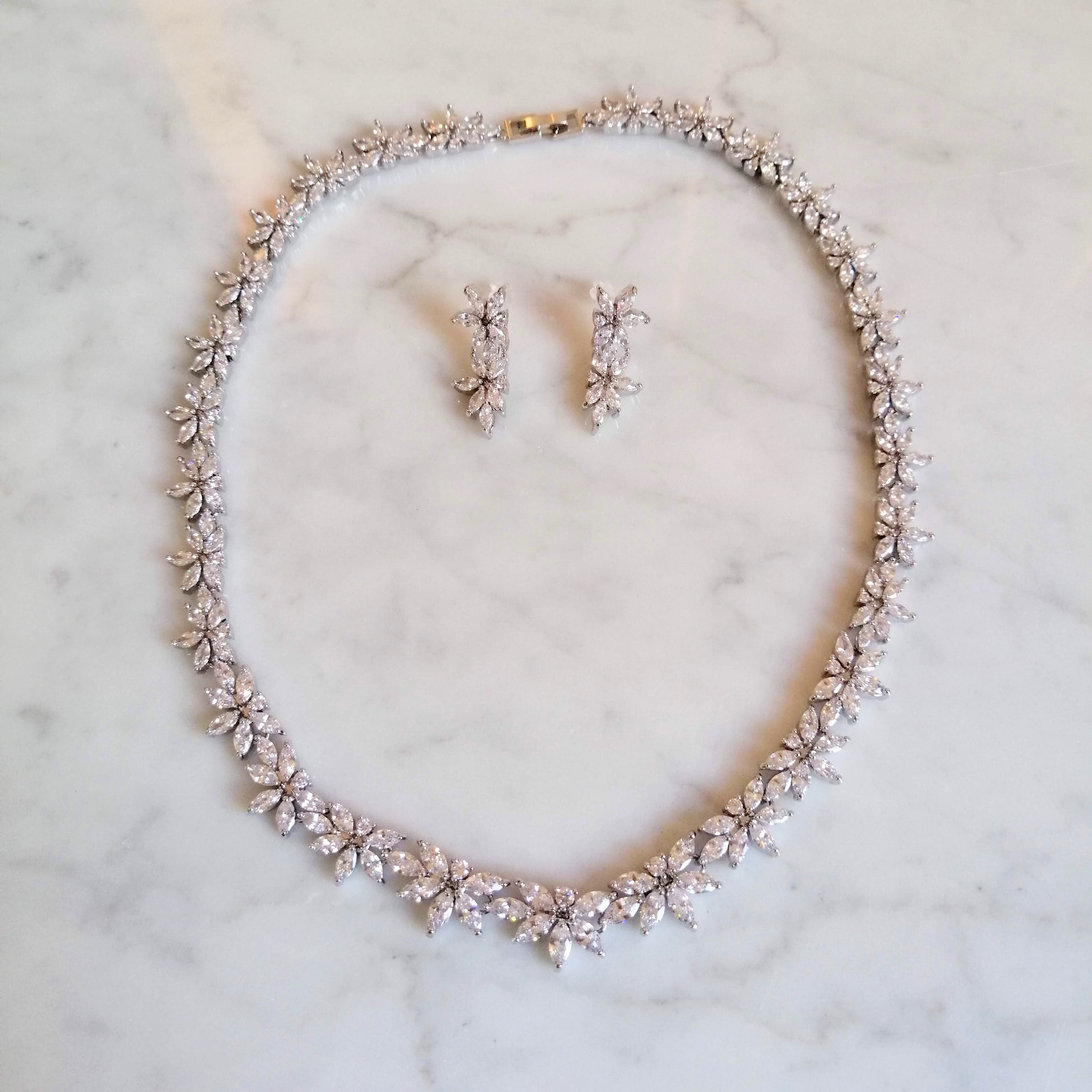 SP821 JUEGO PLATEADO SOLO FLORES