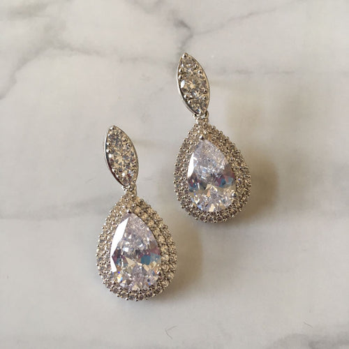 AP183 ARETES PLATA MARQUISE-GOTA MED