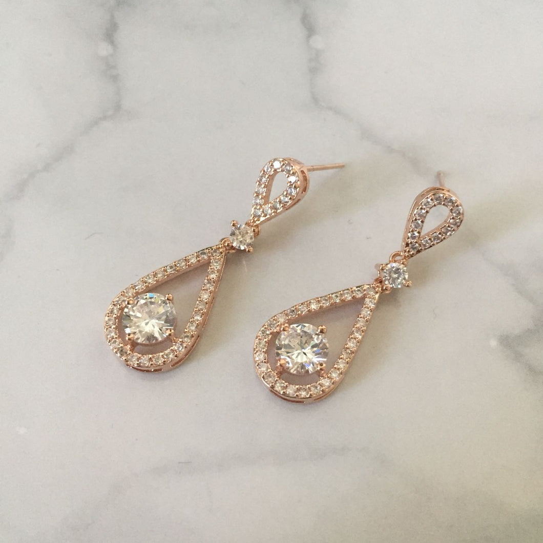 AR328 ARETES ROSA CRISTAL DENTRO GOTA-GOTA