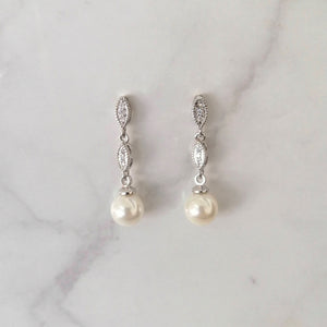 AP930 ARETES PLATEADOS 2 MARQ Y PERLA