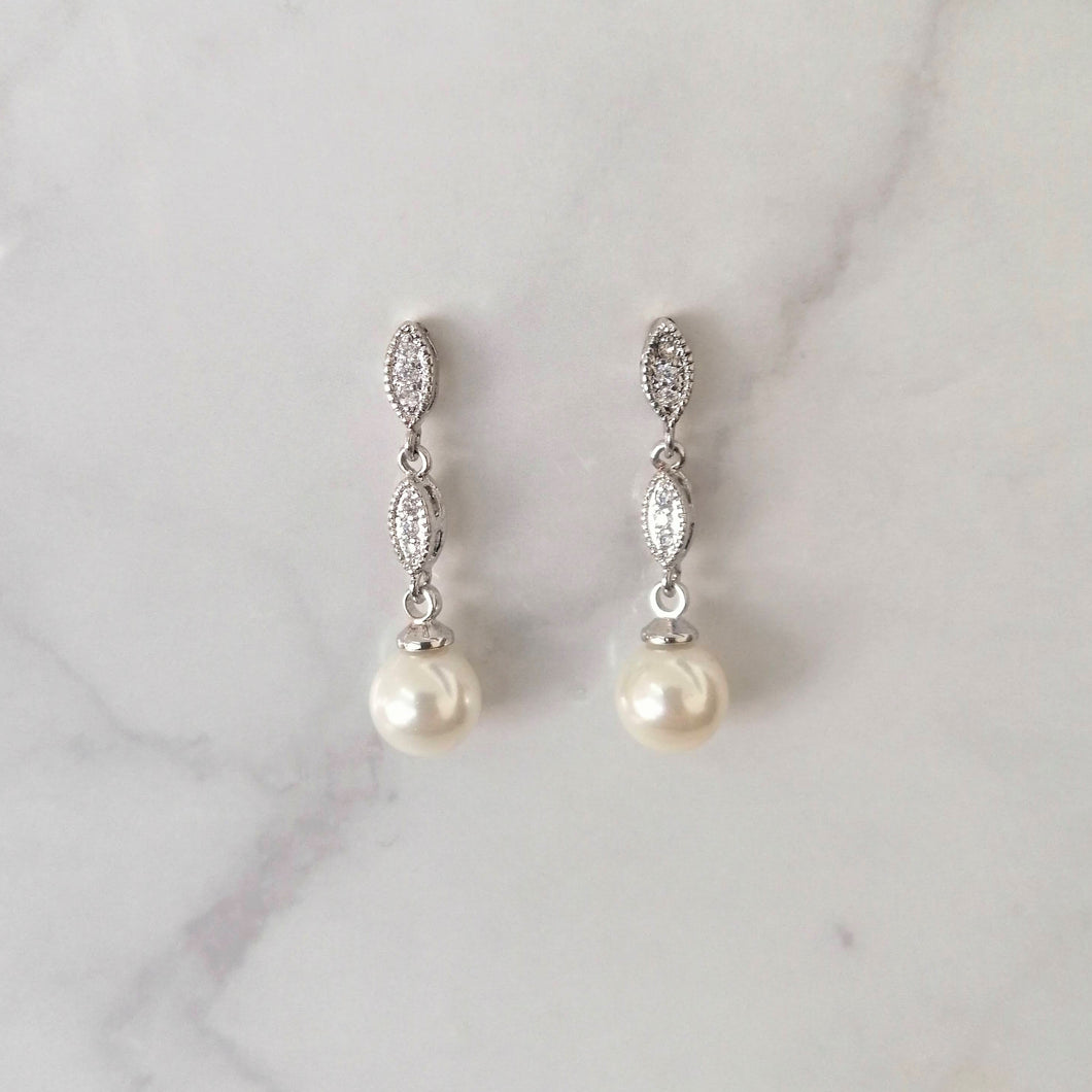 AP930 ARETES PLATEADOS 2 MARQ Y PERLA