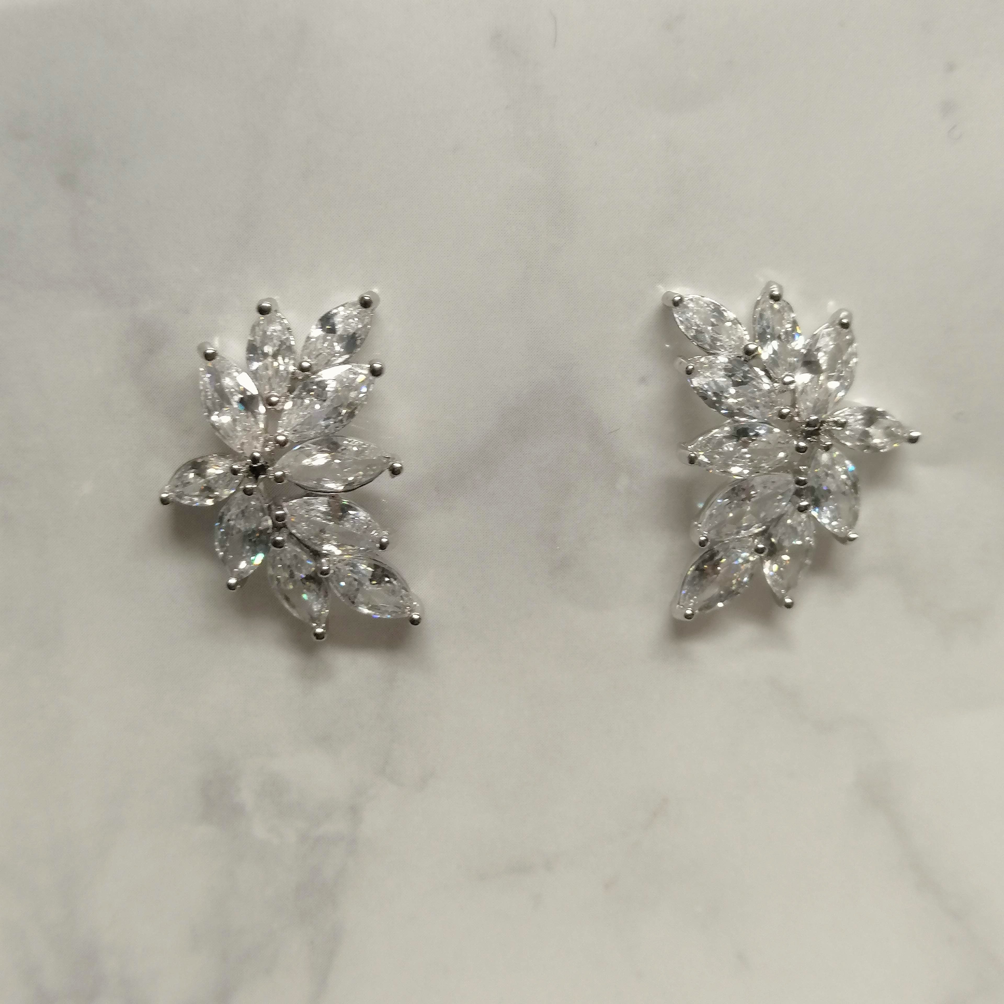 AP471 ARETES PLATA MARQUISE STUD lado