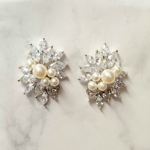 AP732 ARETES PLATA STUD MARQ CURVA CON PERLA