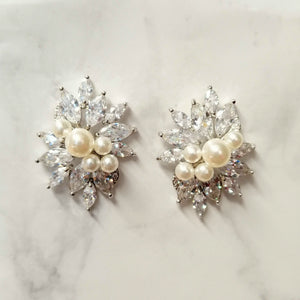 AP732 ARETES PLATA STUD MARQ CURVA CON PERLA