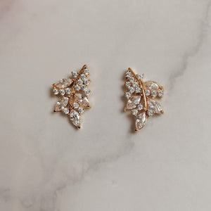 AD813 ARETES DORADOS RAMA CON HOJITAS