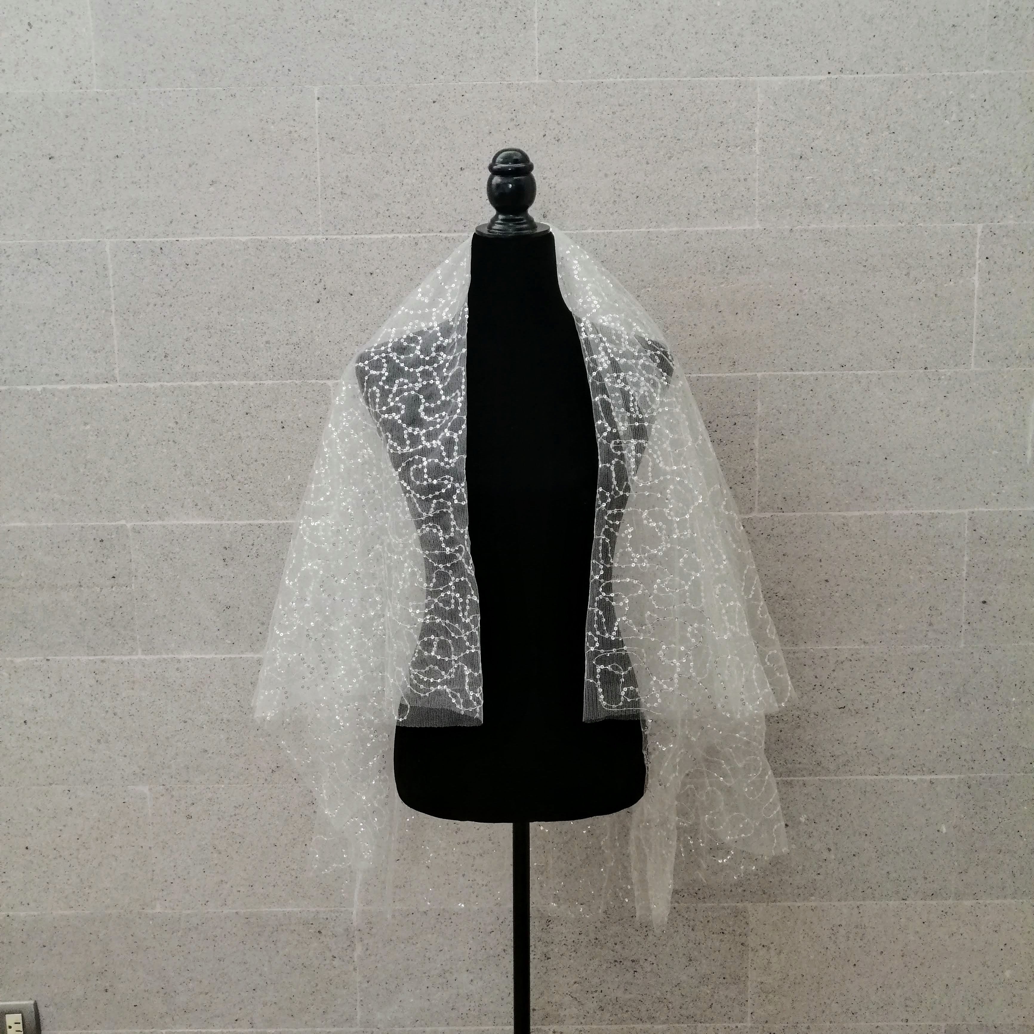 VI227 VELO IVORY CORTO 95 CM LENTEJUELAS