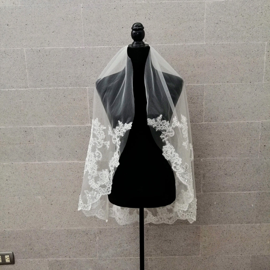 CROACIA VELO IVORY CORTO 95 CM ENCAJE ORILLA Y CENTRAL VI228