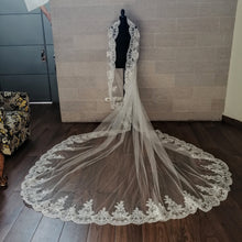 Cargar imagen en el visor de la galería, OSLO Mantilla Ivory 5 metros encaje completo Corazon VI336