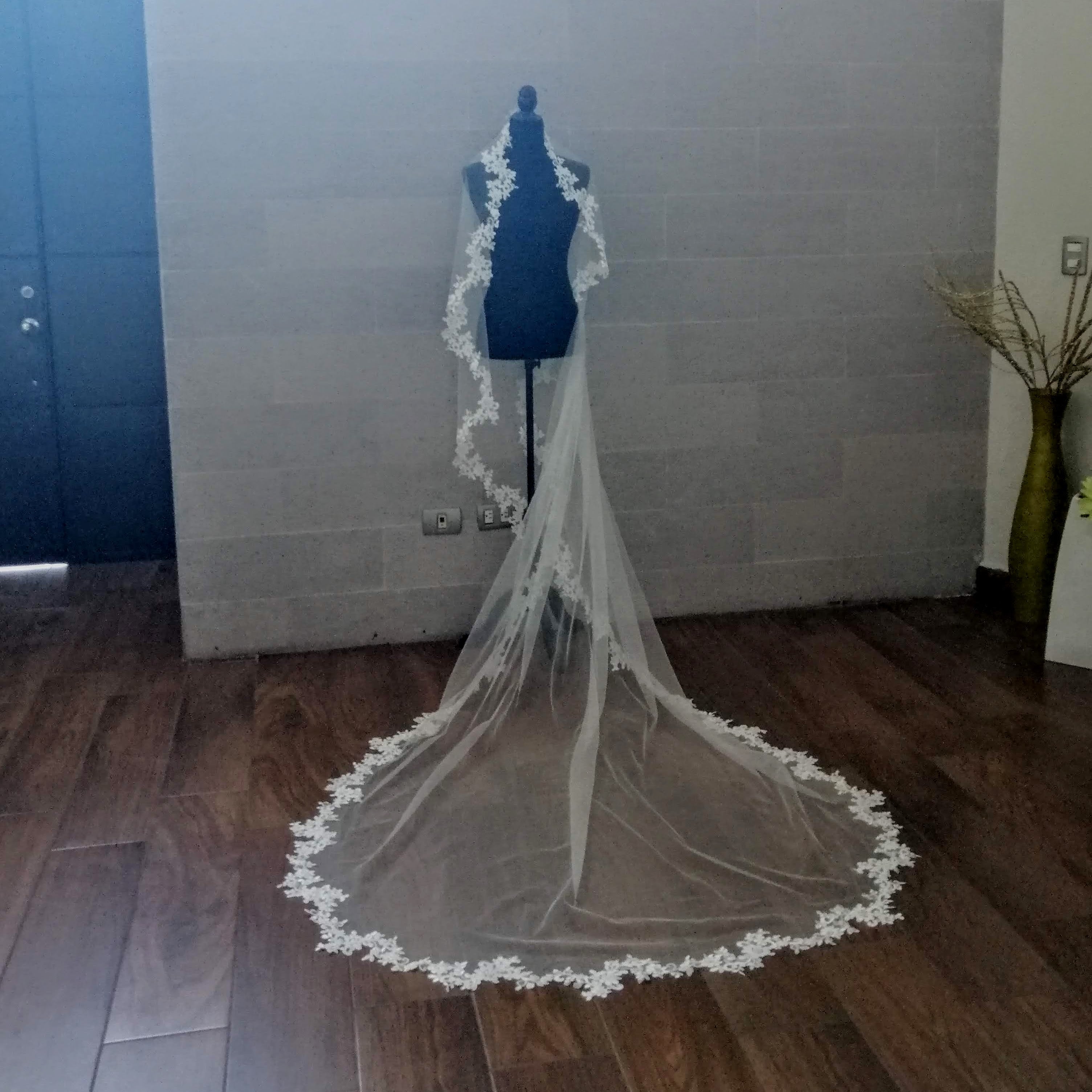 ESLOVENIA MANTILLA IVORY 3 METROS CON ENCAJE VI339