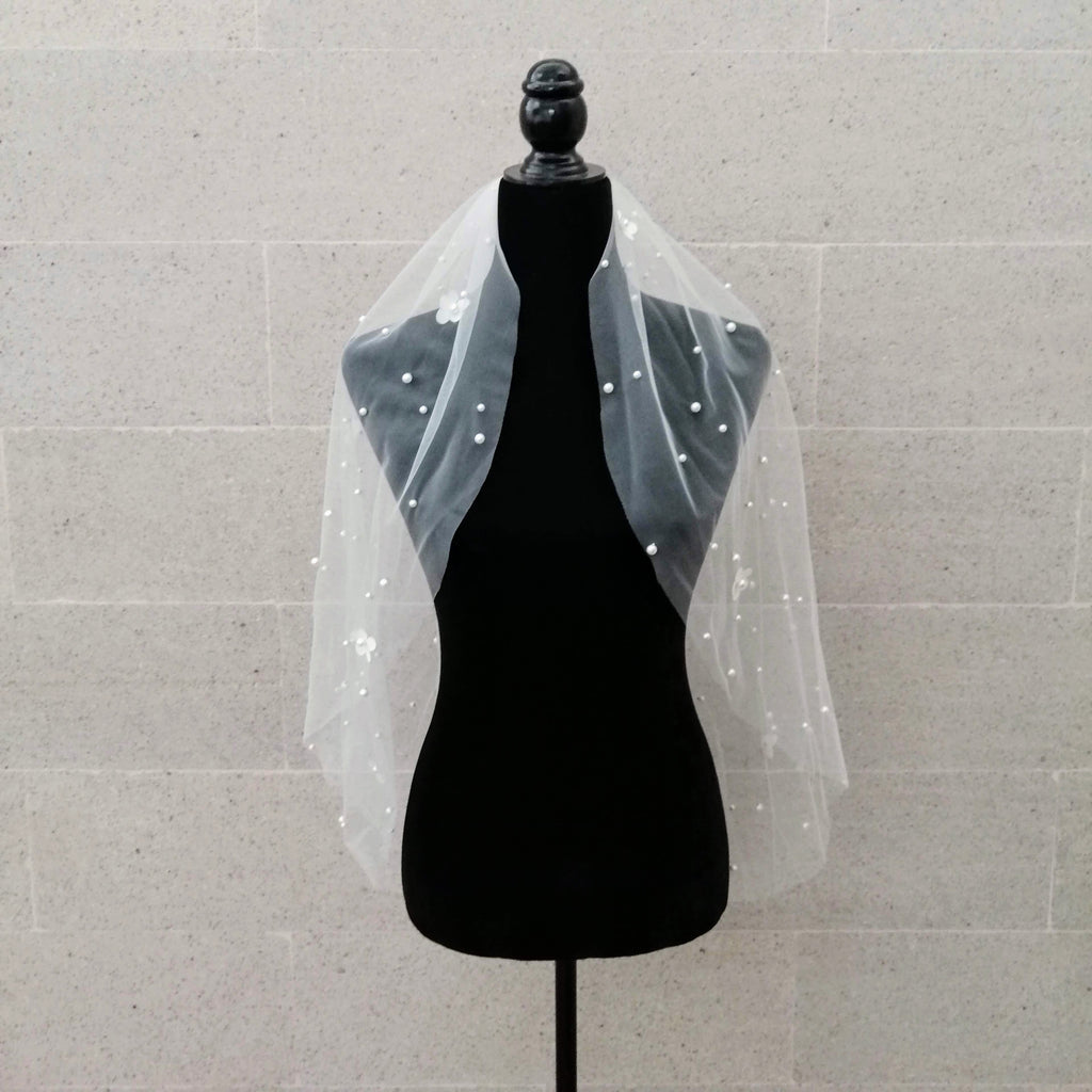 VI359 Velo Ivory Corto con Perlas y Flores