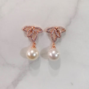 AR857 Aretes Rosas Hojas con Perla