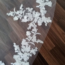 Cargar imagen en el visor de la galería, LETONIA Velo Ivory 4 mts abajo y mini centro VI389