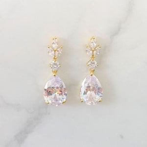 AD390 ARETES DORADOS GOTA SIN MARC Y HOJAS