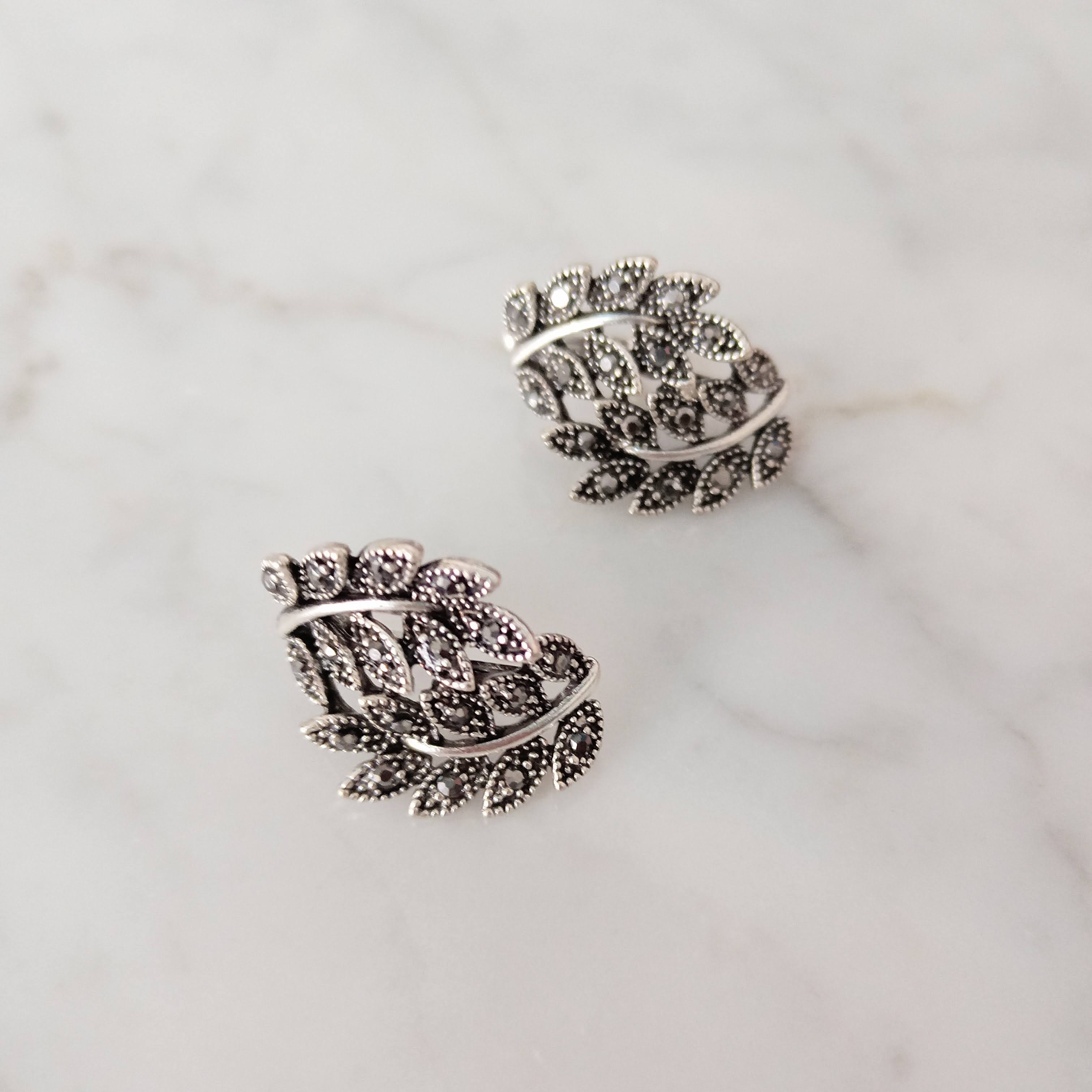 AP934 ARETES PLATA VIEJO 2 HOJAS