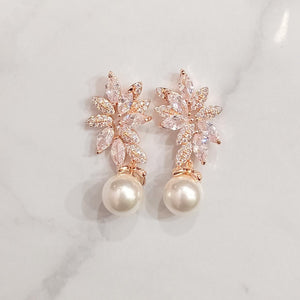 AR310 ARETES ROSAS LADO MARQ CON PERLA