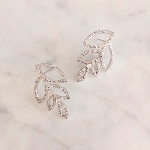 AP209 ARETES PLATEDOS HOJAS MED