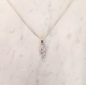 CP622 COLLAR PLATEADO CON HOJAS