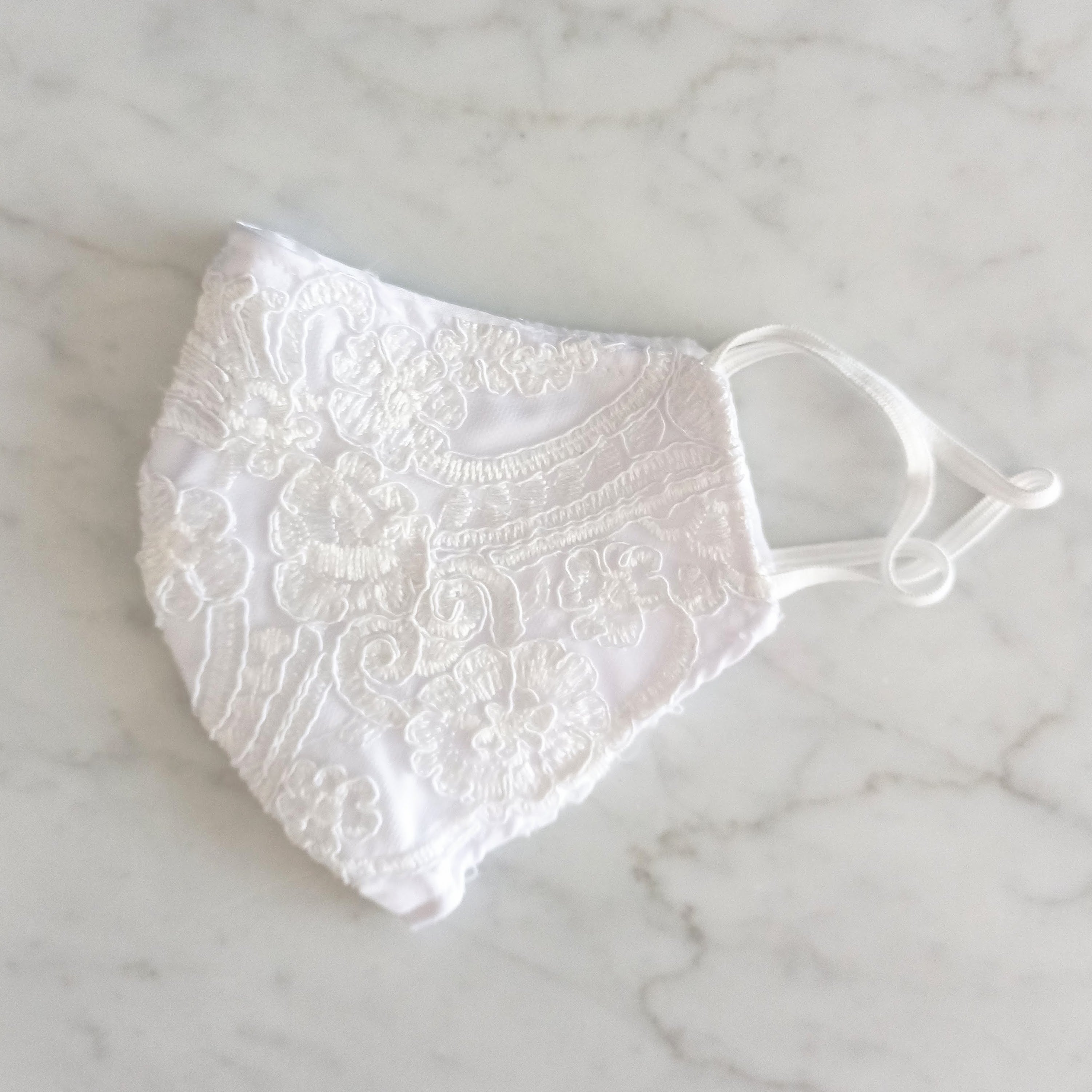 CB107 Cubrebocas Blanco Encaje