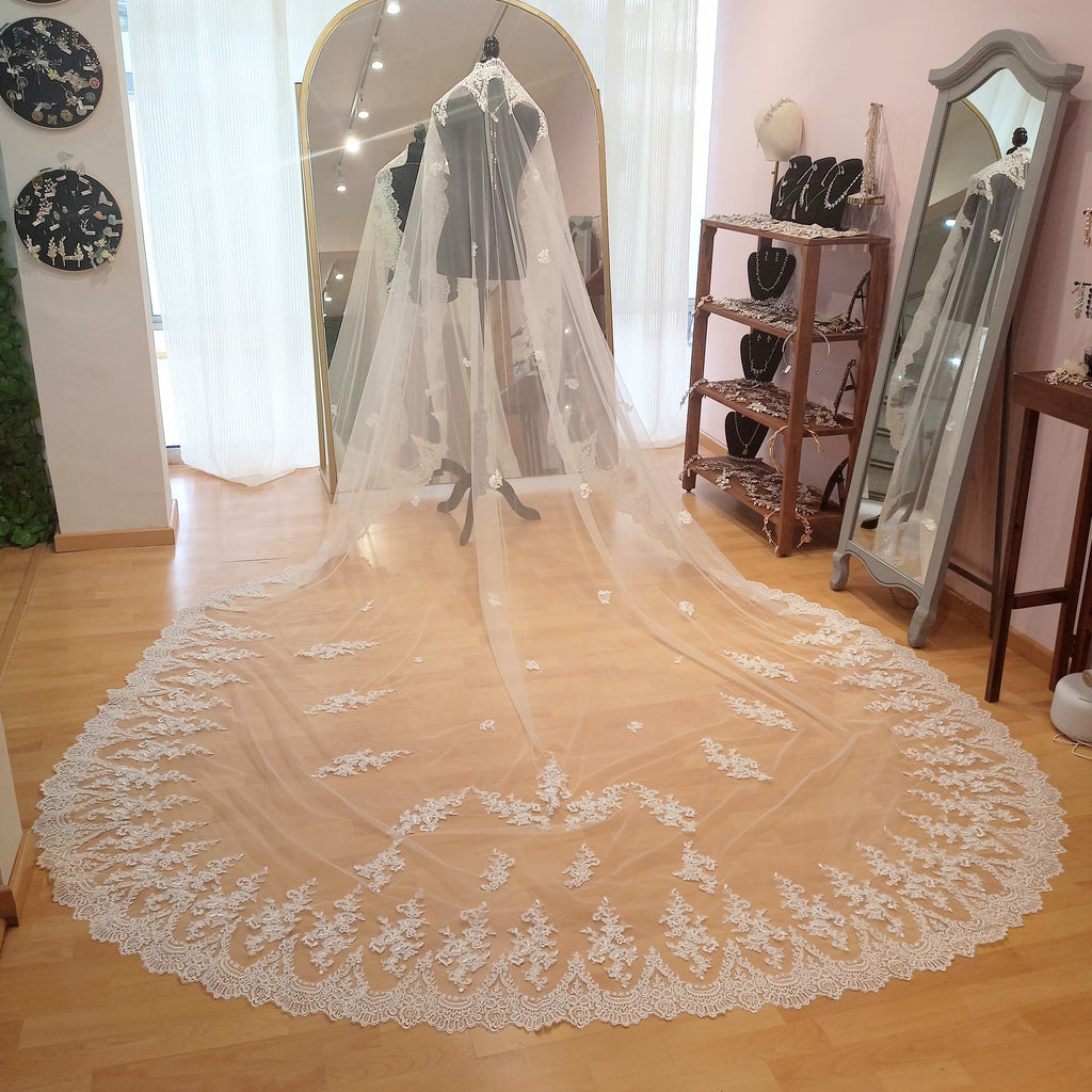 MONACO Mantilla Ivory 3.5 metros encaje en medio