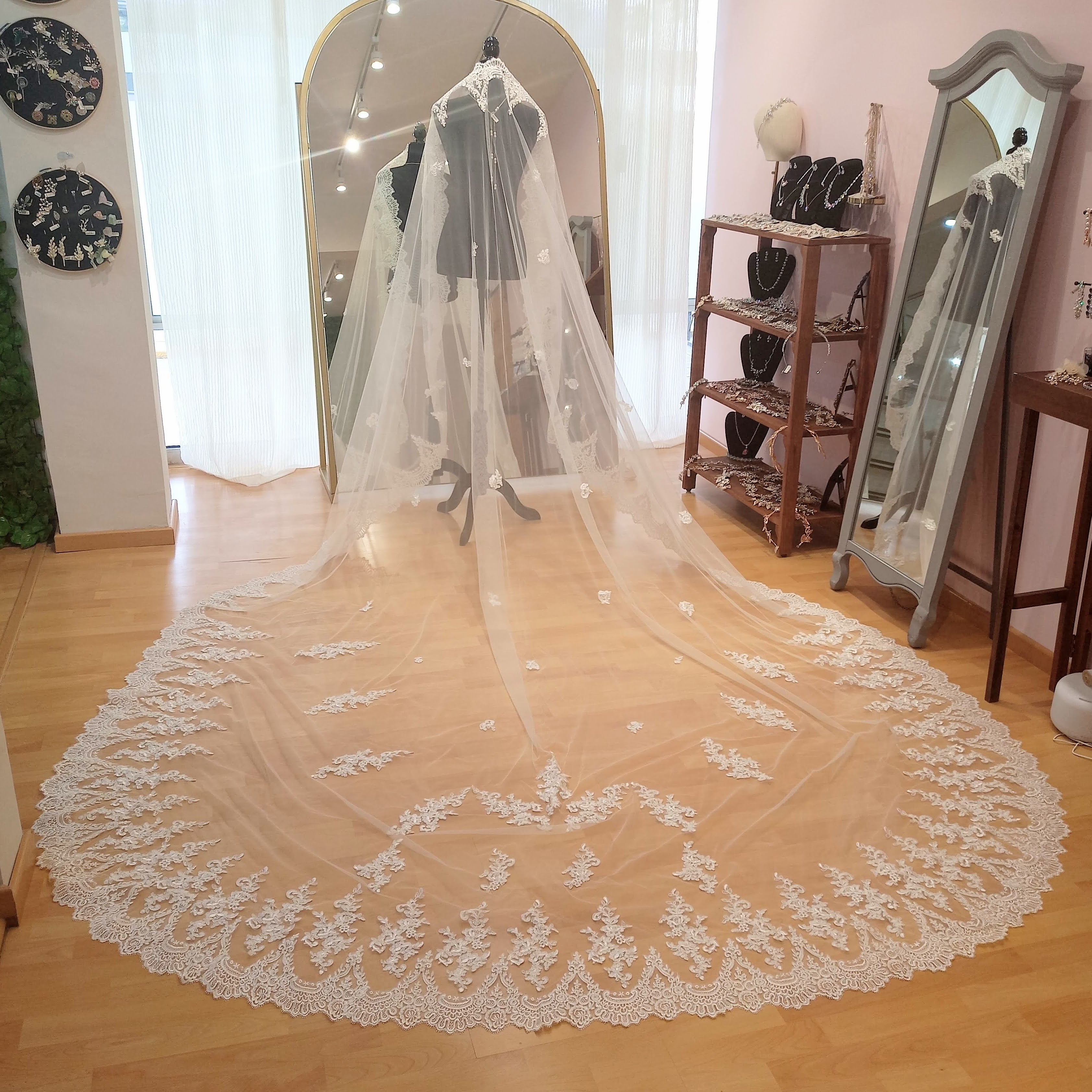 MONACO Mantilla Ivory 3.5 metros encaje en medio