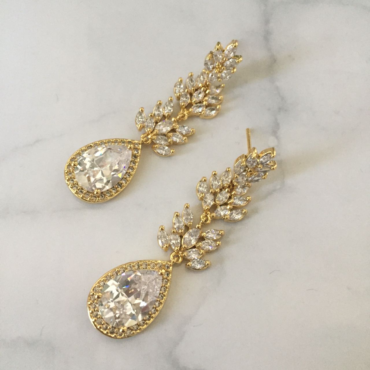 AD309 ARETES DORADOSS MARQ GOTA C CIRC