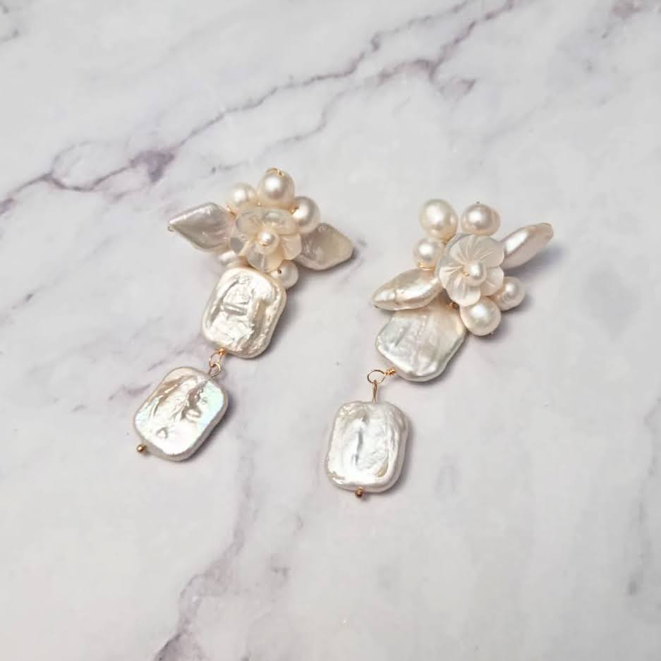 AD138 ARETES DORADOS CON PERLAS NATURALES