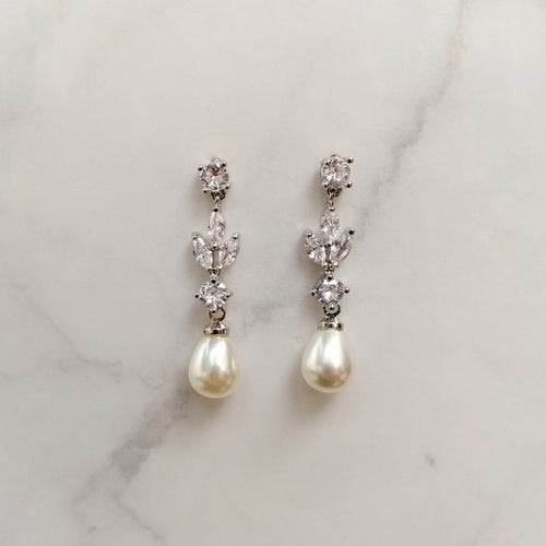 AP844 ARETES PLATEADOS CIRC MARQ Y PERLA