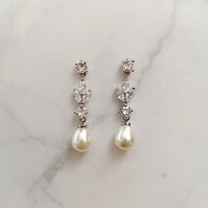 AP844 ARETES PLATEADOS CIRC MARQ Y PERLA