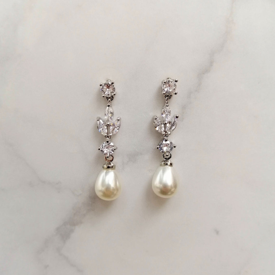 AP844 ARETES PLATEADOS CIRC MARQ Y PERLA