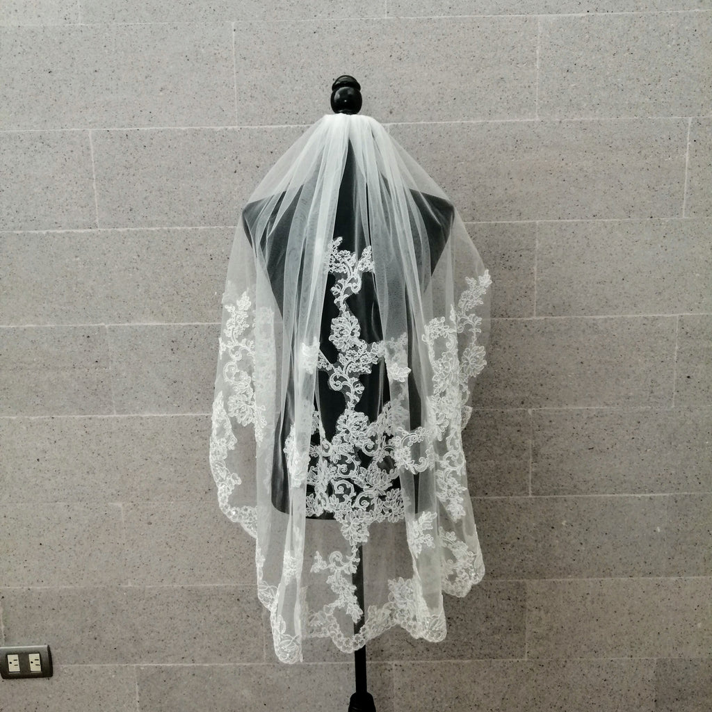 CROACIA VELO IVORY CORTO 95 CM ENCAJE ORILLA Y CENTRAL VI228