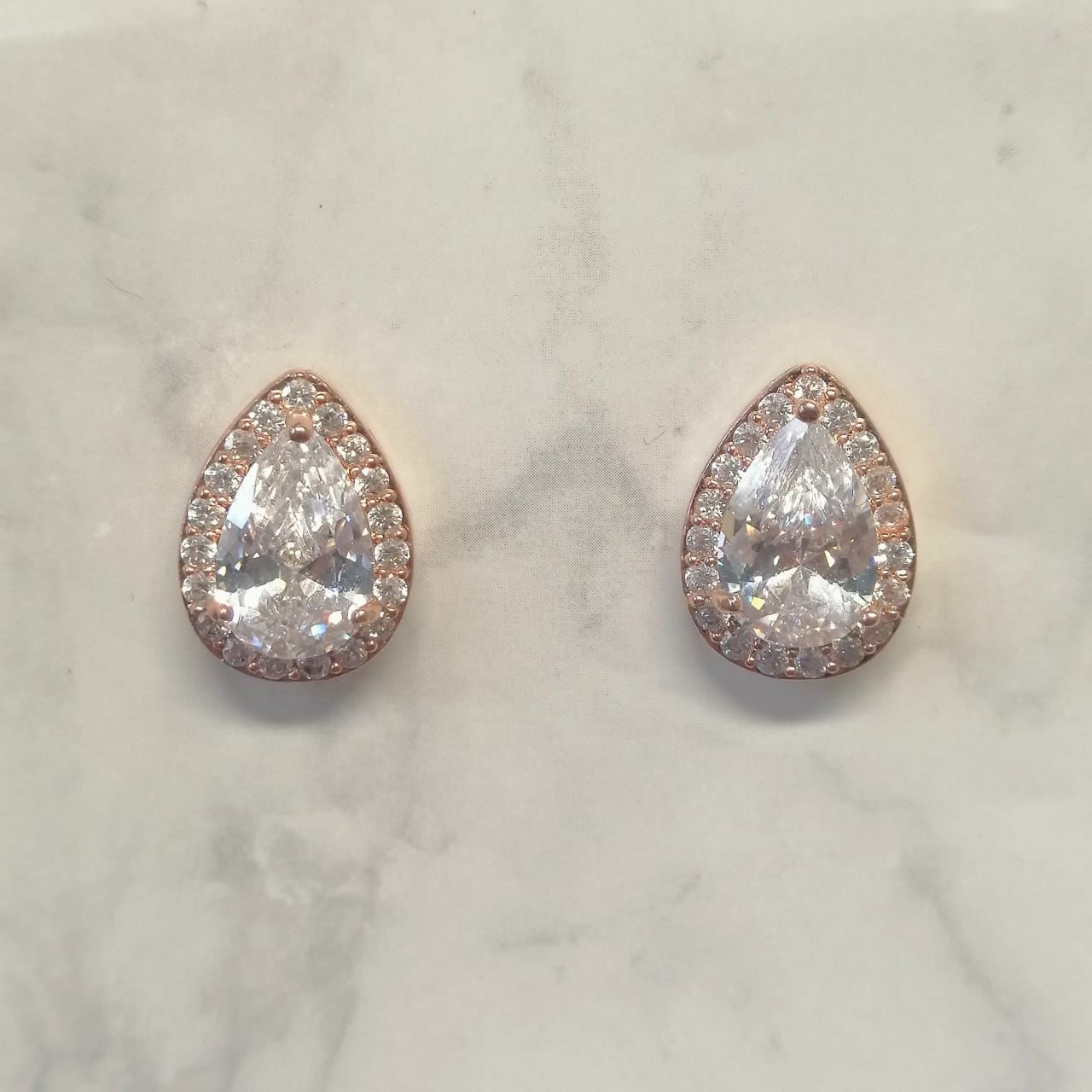 AR506 ARETES ROSA SOLO GOTA CLASICA
