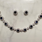 SP623 JUEGO PLATA CON FLORECITAS CON AZUL