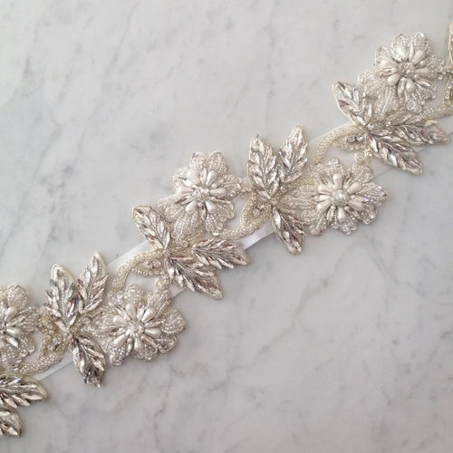CPI362 CINTO PLATEADO BLANCO CON FLORES XL