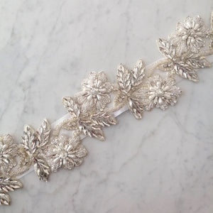 CPI362 CINTO PLATEADO BLANCO CON FLORES XL